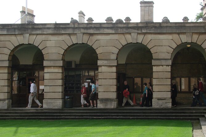 1.5-hour Oxford City and University Walking Tour - Group size and the problem of hearing the guide