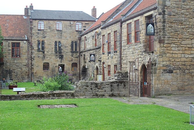 1-Hour and a Half Walking Guided Tour in Medieval Newcastle - Walking the old town wall