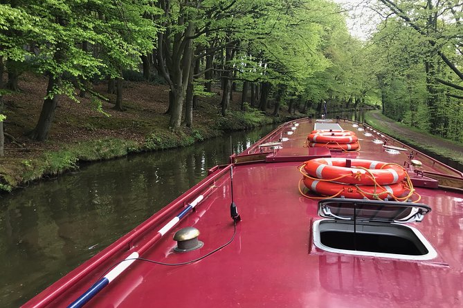 1-Hour Public Cruise - A quick hour on the Leeds and Liverpool Canal