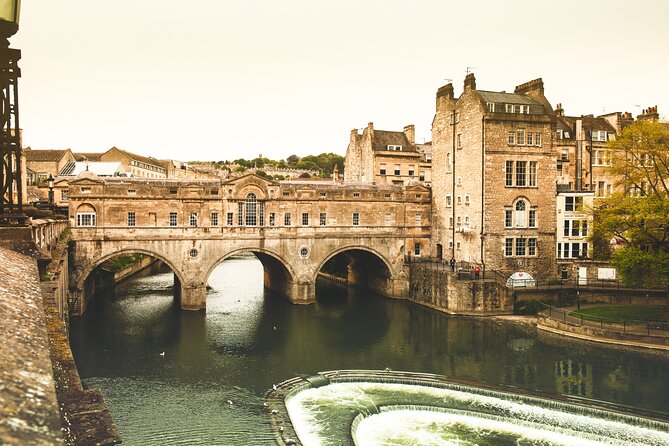 2-Day Windsor, Stonehenge, Bath & Oxford Tour Including Admission - Castle Combe and the Cotswolds