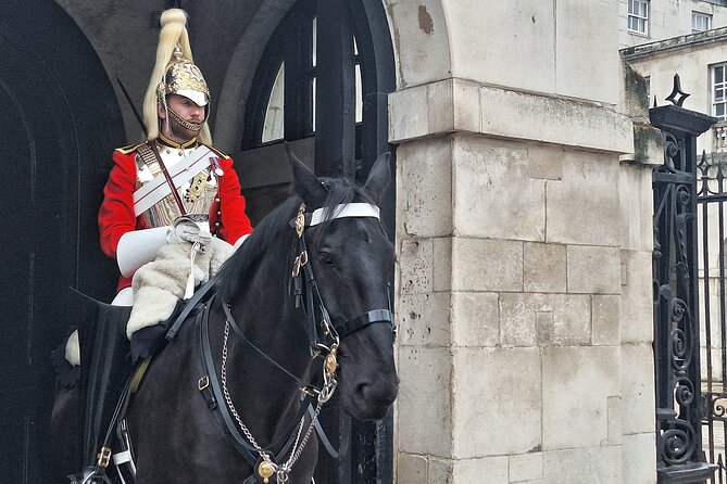 2 Hour Walking Tour from Buckingham Palace to Big Ben - Starting at Buckingham Palace and Green Park