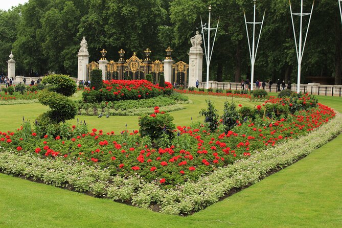 2 Hour Walking Tour from Buckingham Palace to Big Ben - A green pause in St. James’s Park