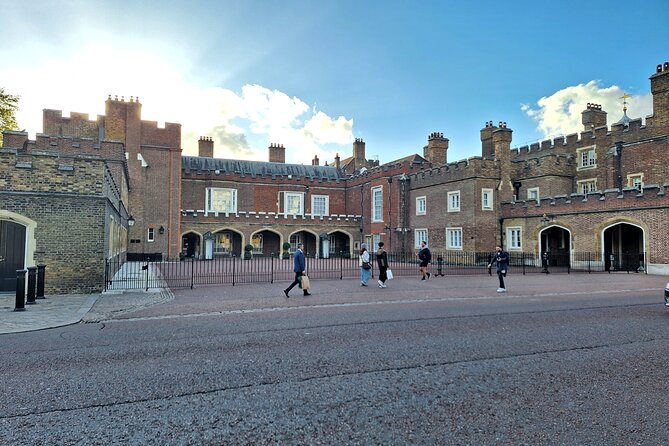 2 Hour Walking Tour from Buckingham Palace to Big Ben - Parliament Square and the final approach to Big Ben