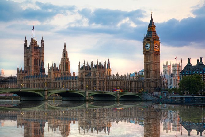 7 Day Winter Tour of England and Scotland starting from London - Edinburgh Castle and the royal mile of Scottish sights