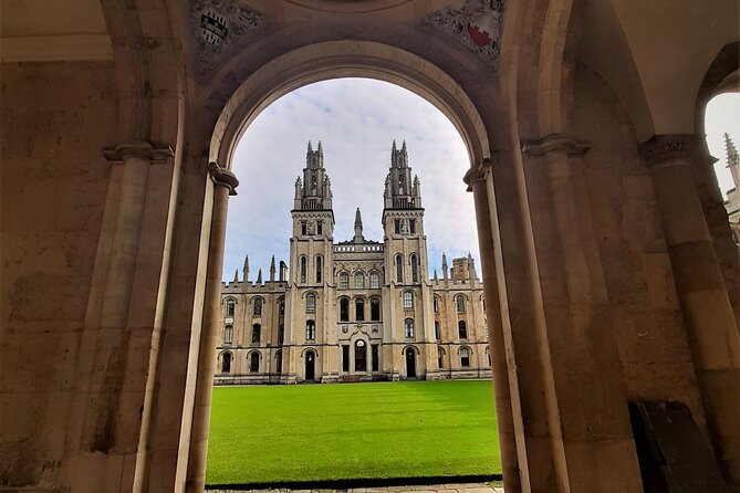 90 Minute Classic Walking Tour of Oxford - Why a small Oxford walking tour works