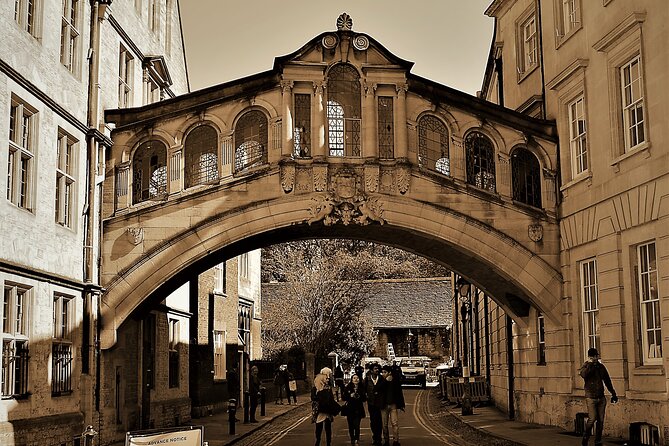 90 Minute Classic Walking Tour of Oxford - Carfax Tower and the center of old Oxford
