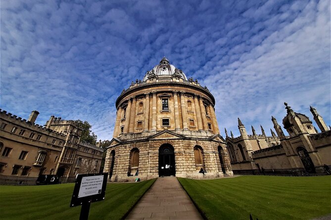 90 Minute Classic Walking Tour of Oxford - Queens Lane, St Edmund Hall, and New College