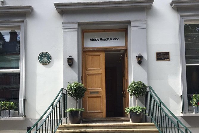 A Beatles London taxi tour and sightseeing experience - Abbey Road Studios and the famous crossing