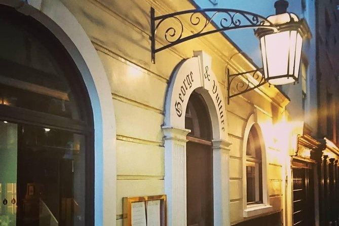 A Christmas Carol and Charles Dickens Old London Walking Tour - Scrooge’s counting house and the George and Vulture