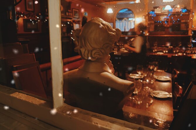 A Christmas Carol and Charles Dickens Old London Walking Tour - Ye Olde Cheshire Cheese and the Dickens tavern world