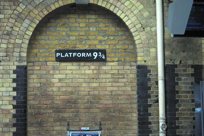 A Muggle's Guide to Harry Potter Walking Tour in London - Trafalgar Square and the city behind the story