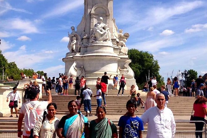 A Royal London Private Taxi Tour - Buckingham Palace, the home of kings and queens
