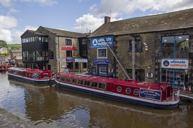 Afternoon Tea Cruise in North Yorkshire - A slow afternoon on the Skipton canal
