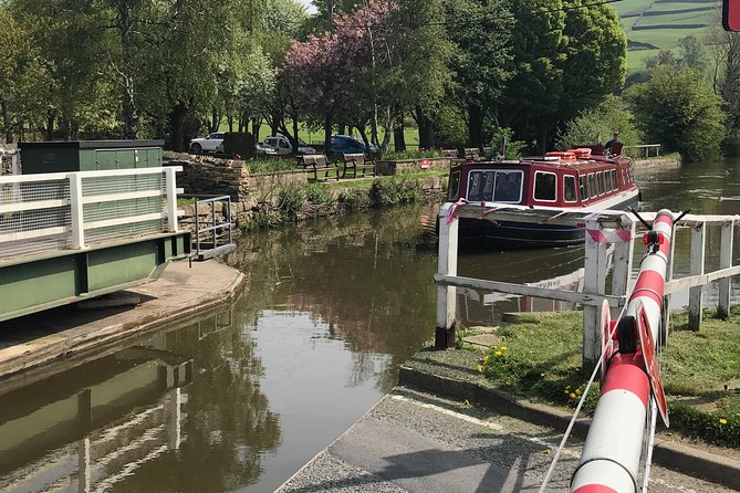 Afternoon Tea Cruise in North Yorkshire - Afternoon tea served at an easy pace