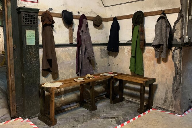 Air Raid Shelter + St. Nicholas Market Walking Tour - The shelter rooms and underground passageways