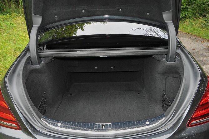Arrival by Luxury Car from Heathrow Airport LHR to Central London - The central London hotel drop-off