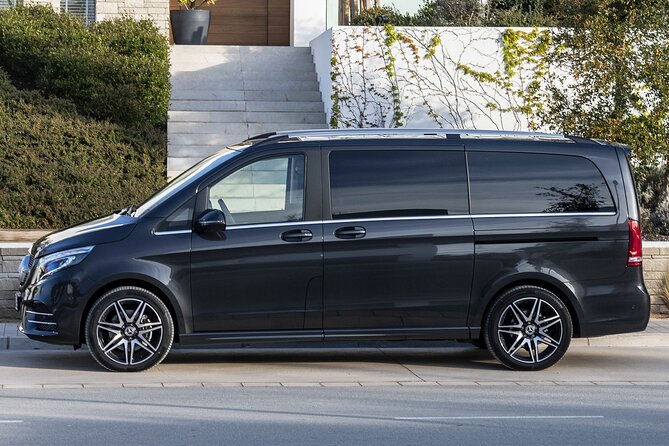 Arrival Transfer: Heathrow Airport LHR to London by Luxury Van - Key points at a glance