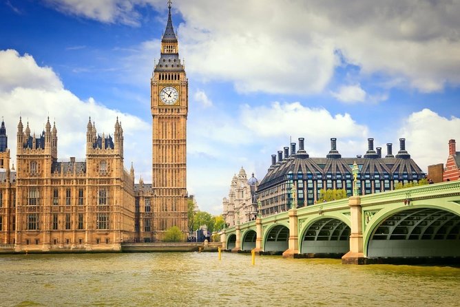 Arrival Transfer: London Airport LHR to London by Business Car - Leaving Heathrow with a chauffeur waiting