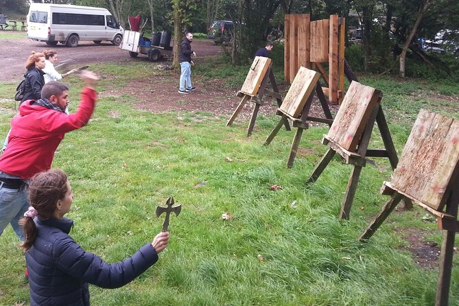 Axe Throwing Session - One Hour - The five-axe contest at the end