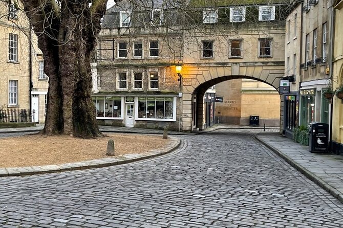 BATH: 2-Hour Bath Walking Tour of Bridgerton Filming Locations - Saw Close and Beaufort Square
