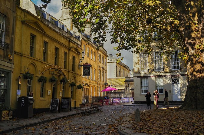 Bath Bridgerton walking tour of filming location with Mobile App - How the self-guided format affects your day