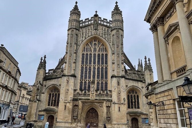 Bath Public Walking Tour including Bath Abbey - The guides bring facts, humor, and momentum