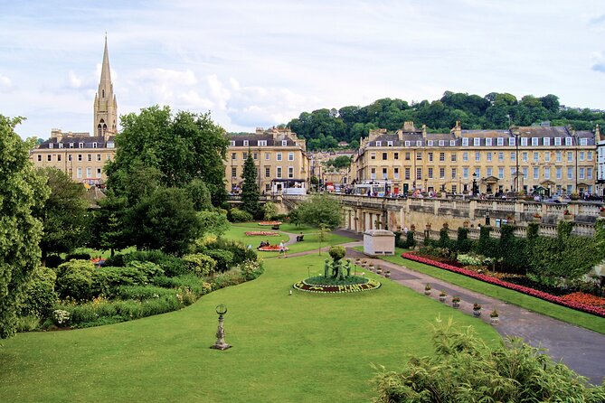 Bath Tootbus Hop-on Hop-off Sightseeing Bus Tour - Commentary, headphones, and what you hear
