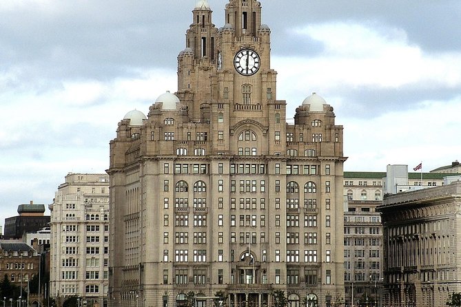 Best of Liverpool Sightseeing Tour by Private Taxi - The neoclassical landmark opposite Lime Street Station