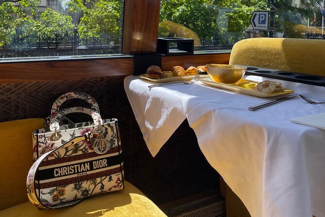 Best of London by LE GRAND - London's Luxury Bus Tour - Whitehall, Downing Street, and Trafalgar Square