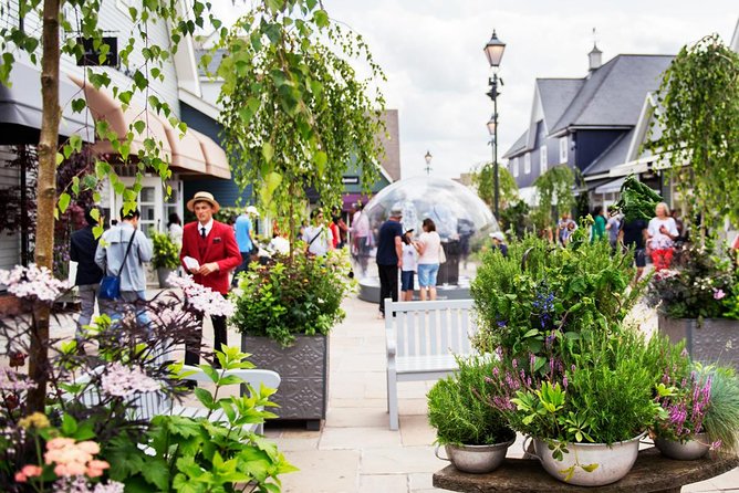 Bicester Village Private Vehicle Round Trip Service from London - Leaving London in a private car
