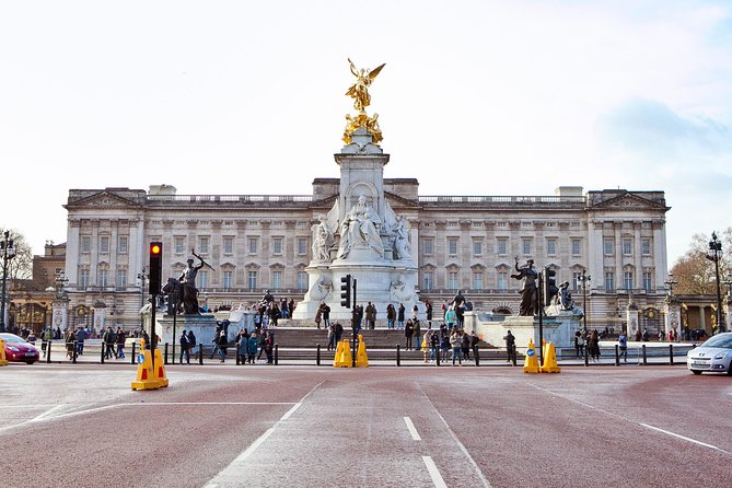 Black Taxi Tour of London: Classic Sightseeing Bespoke & Fun - Buckingham Palace and the royal west end