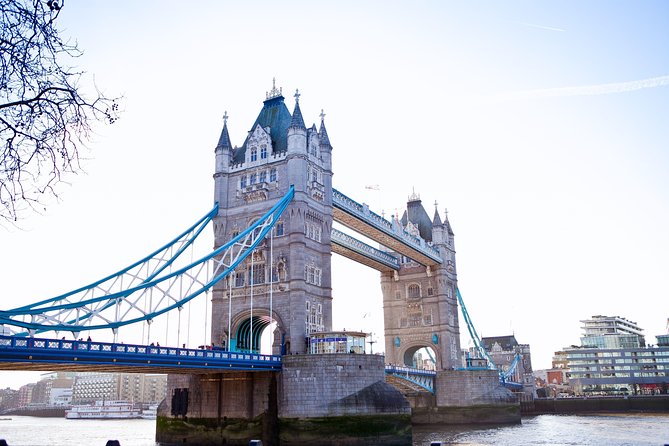 Black Taxi Tour of London: Classic Sightseeing Bespoke & Fun - Trafalgar Square and the city’s public stage