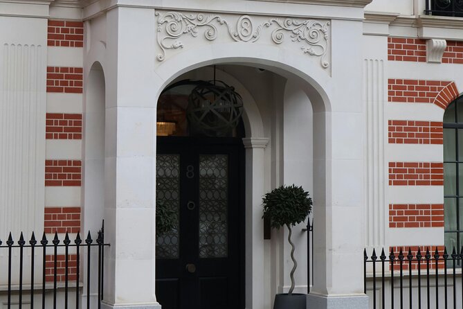 Bridgerton Tour in London - Burlington House adds art and science