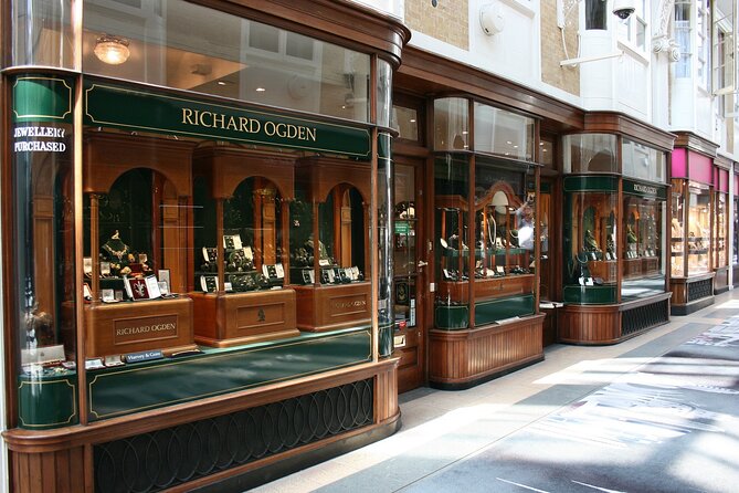 Bridgerton Tour in London - Hatchards and the final church location