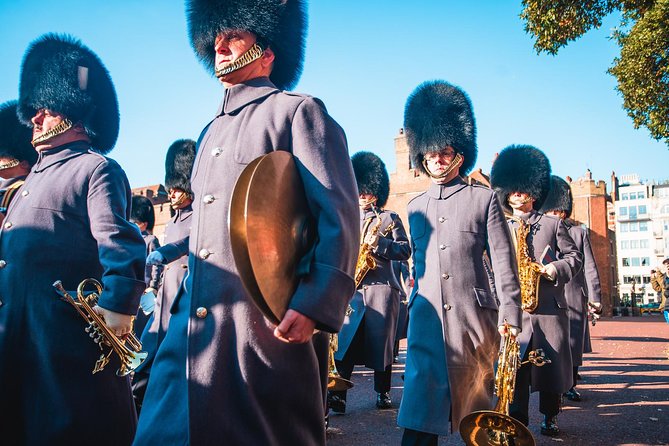British Royalty walking tour including The Changing Of The Guard! - Starting at The Ritz and walking into royal London