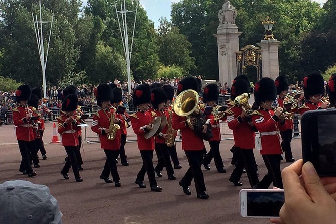 British Royalty walking tour including The Changing Of The Guard! - Westminster Palace and the wider royal story