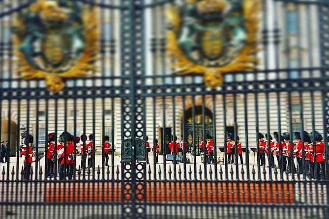 British Royalty walking tour including The Changing Of The Guard! - What the $28.98 price really covers