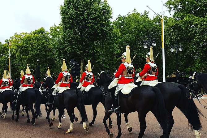 British Royalty walking tour including The Changing Of The Guard! - How the guides can shape the morning