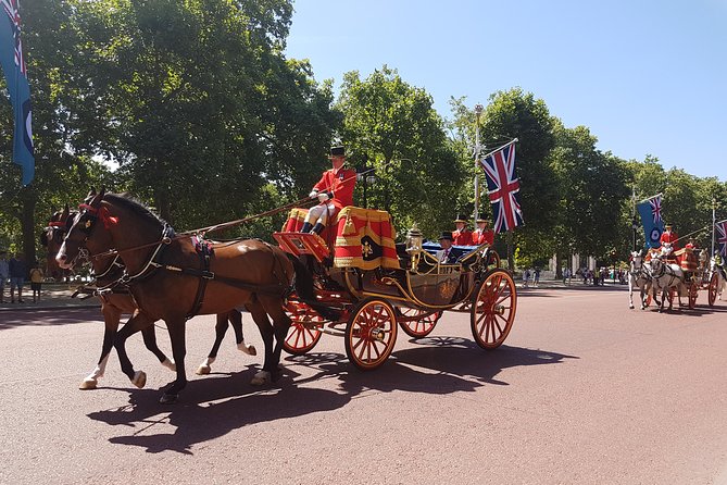 British Royalty walking tour including The Changing Of The Guard! - Who will get the most from this tour