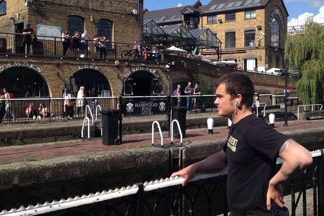 Britpop Camden: A Self-Guided Audio Tour in London - Britpop begins over coffee in Camden