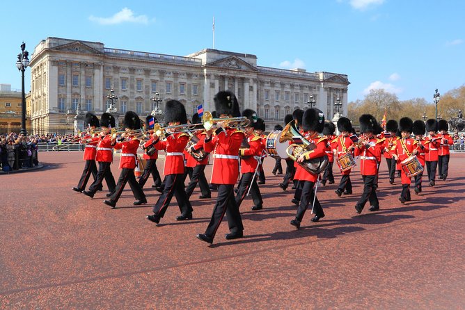 Buckingham Palace and Windsor Castle Self-Guided Tour with Coach - Two major sights in one day: useful, but demanding