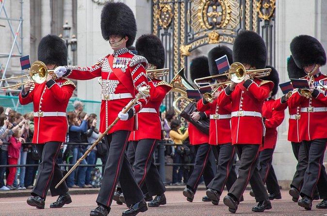 Buckingham Palace, Changing of the Guard & Thames Boat Ride - Buckingham Palace is the star, but manage your expectations