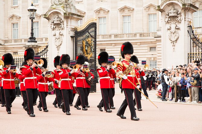 Buckingham Palace Entrance Ticket & Changing of the Guard Tour - Why the outdoor ceremony makes this tour different