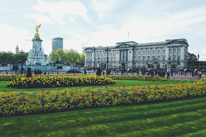 Buckingham Palace Visit & Changing of the Guard Walking Tour - St. James’s Palace and Clarence House