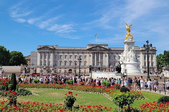 Buckingham Palace: Walking Tour with Entry & Audio Guide - St James’s Park gives the tour its best sense of place