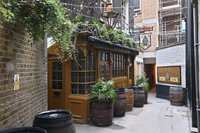 Burnings, Butchery & Black Death: A Walking Tour of London's Bloody Past - Cloth Fair and William Wallace