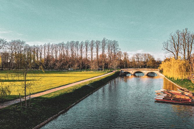 Cambridge Riverside Walk From Queen’s College to Trinity College - Why The Backs is the right setting