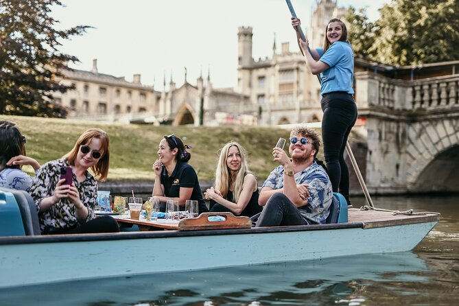 Cambridge - Shared Punting Tour - A shared boat that keeps the cost down