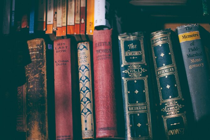 Cambridge University Ghost Tour by Alumni™ - The Haunted Bookshop and the friendliest ghost
