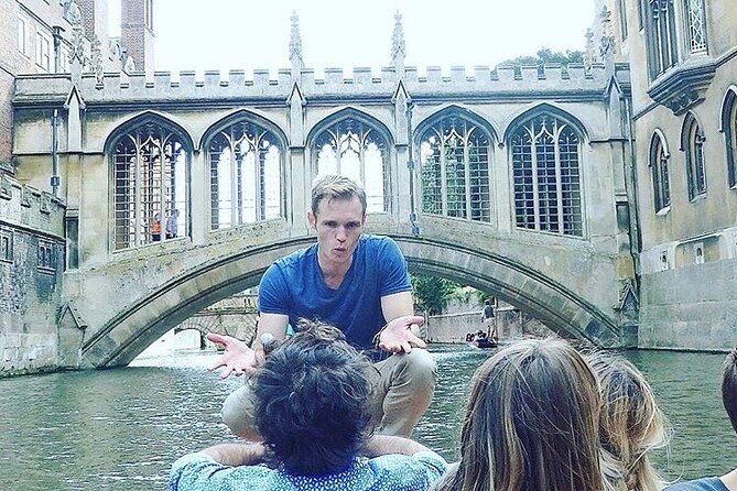 Cambridge Walking & Punting Tour by Alumni™ King’s College Option - Starting at King’s Parade and the Corpus Clock